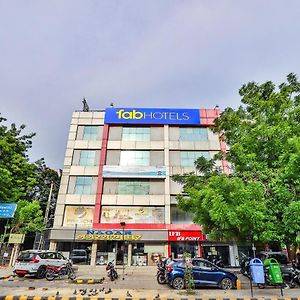 Leo Hotel